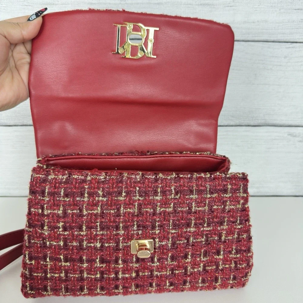Badgley Mischka Woven Tweed‎ Messenger Bag Gold Red Coquette Pearls Chain